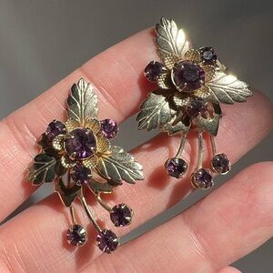 Vintage Plum Purple Glass Rhinestone Flower Leaf Gold Tone Screwback Earrings